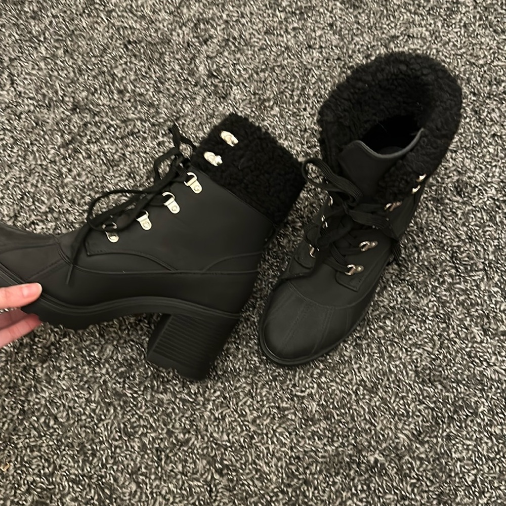 Sherpa combat boots